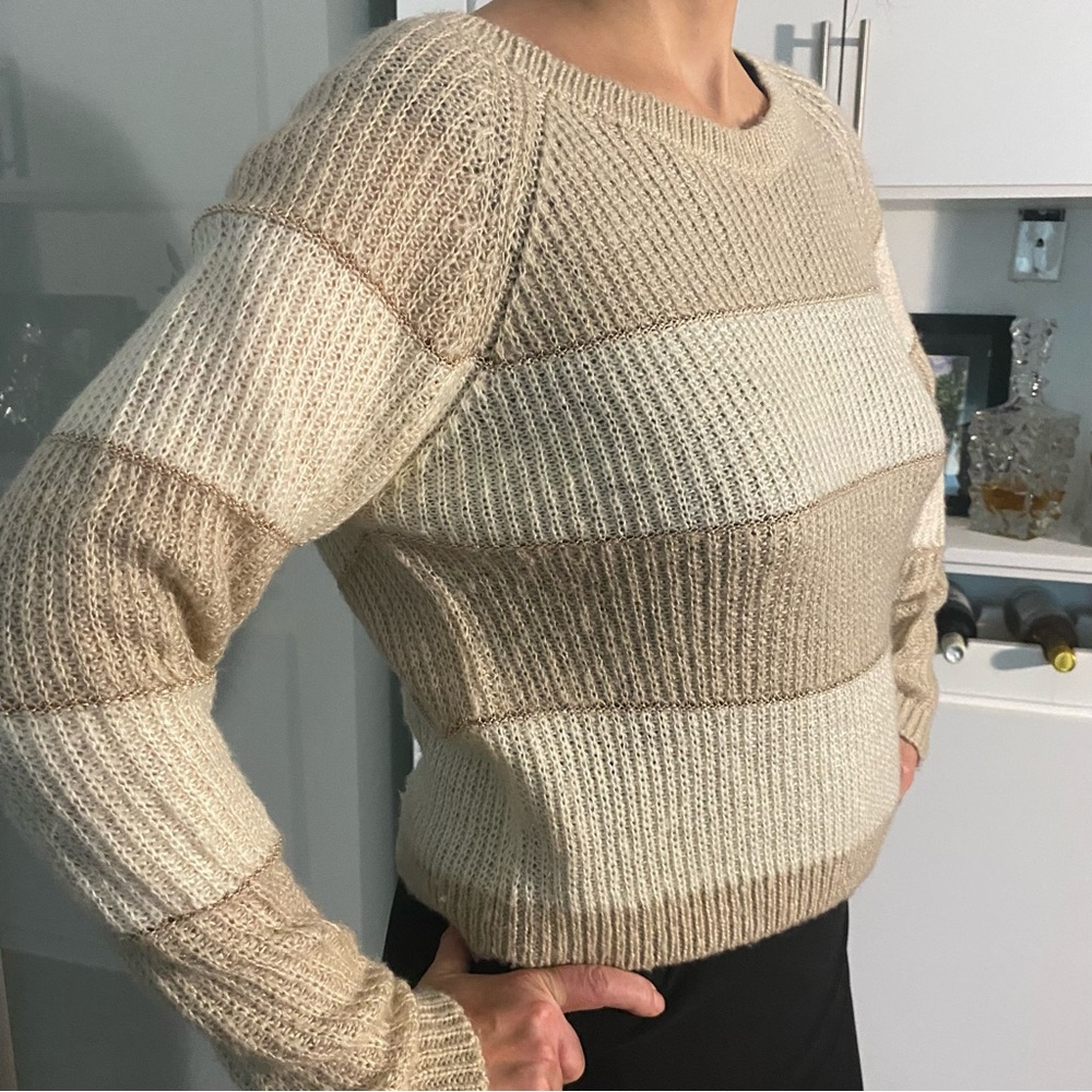 Light and comfy knitted sweater size XS